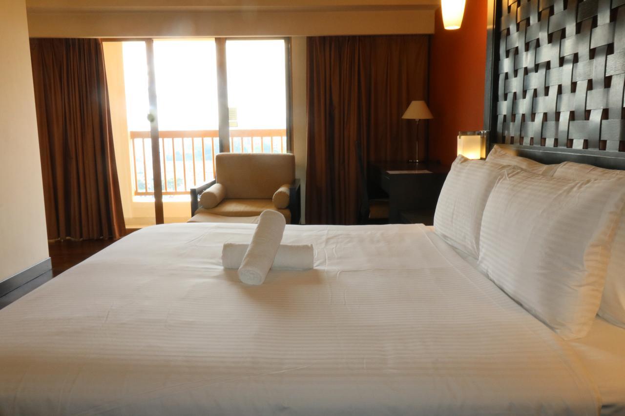 Millennium Suite At Pyramid Tower Petaling Jaya Exterior foto