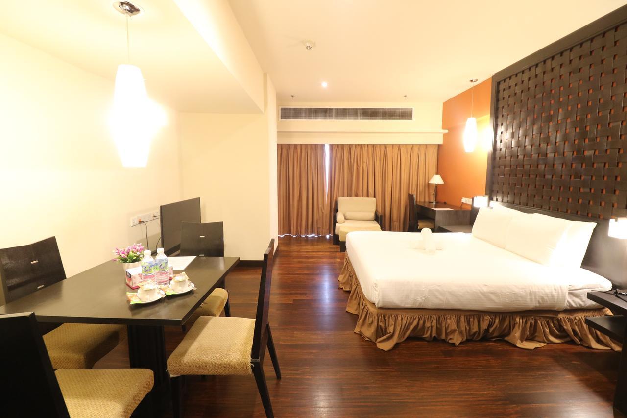 Millennium Suite At Pyramid Tower Petaling Jaya Exterior foto