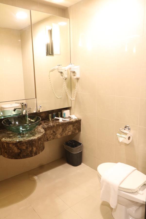 Millennium Suite At Pyramid Tower Petaling Jaya Exterior foto